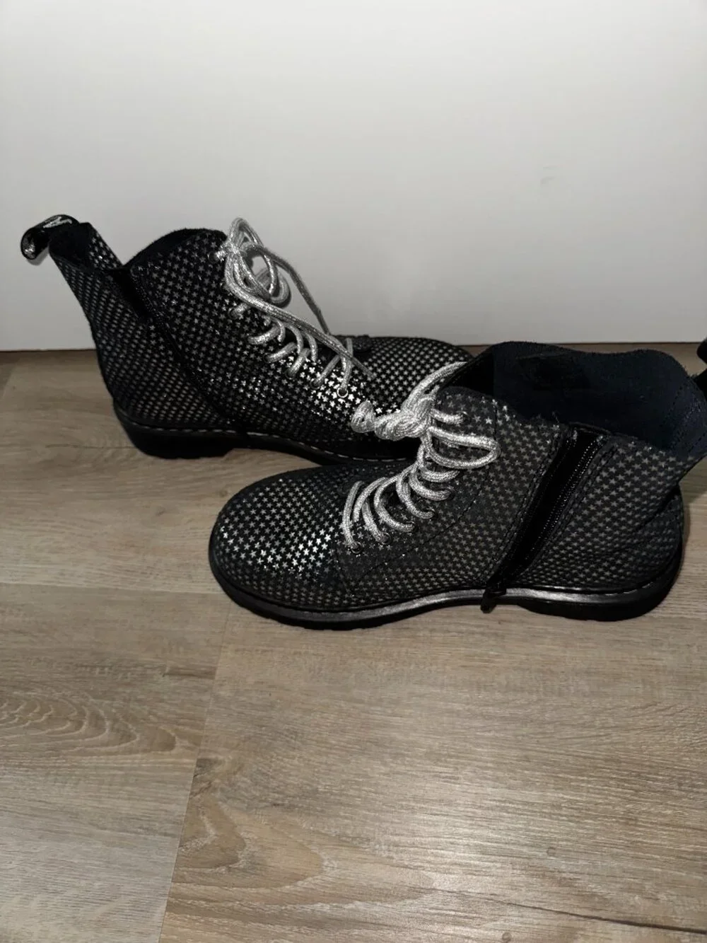 Dr. Martens Junior Boots Black Silver Glitter Stars Youth Size 5 Worn Twice
